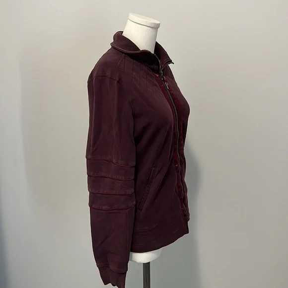 Lululemon Burgundy Zip up hoodie with pockets - Picture 5 of 12